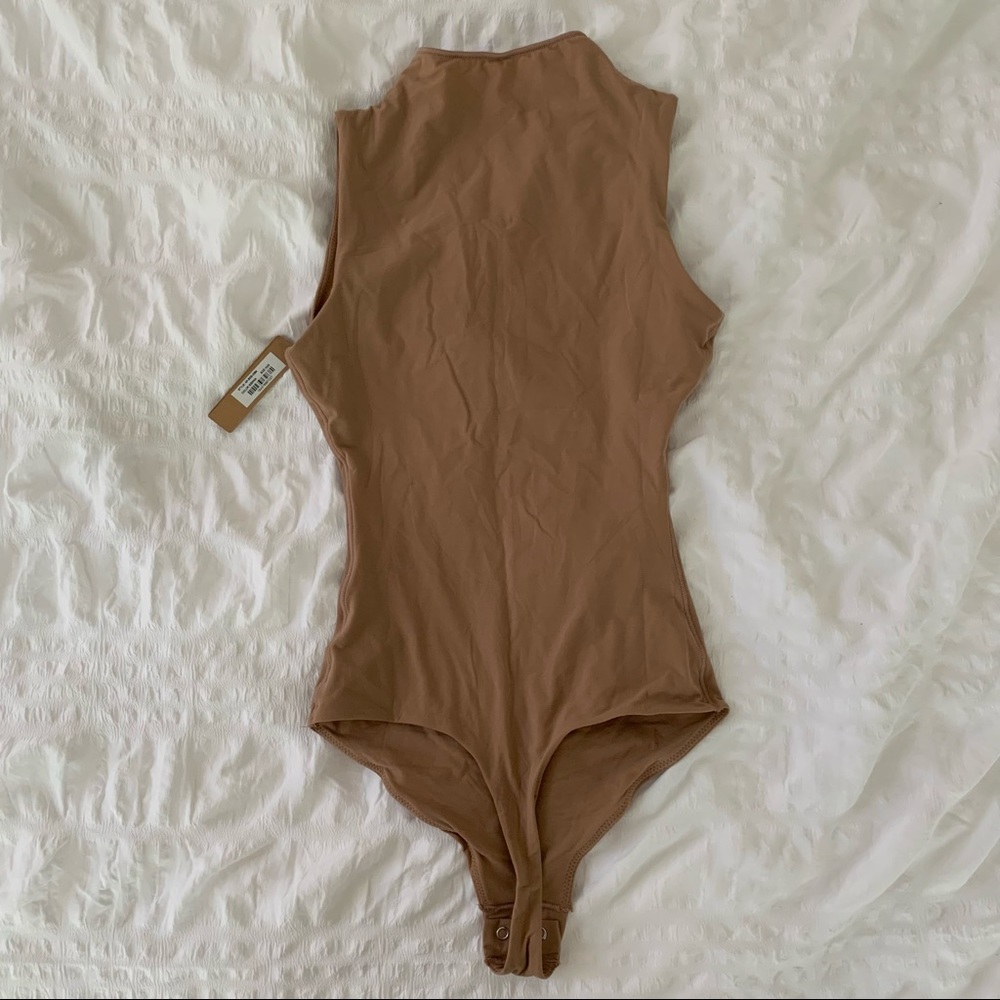 Skims Fits Everybody Sleeveless Mock Neck Bodysuit Sienna - Picture 7 of 9